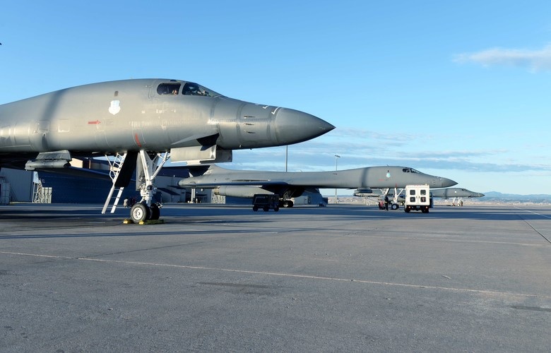 b1b lancer strategic bomber