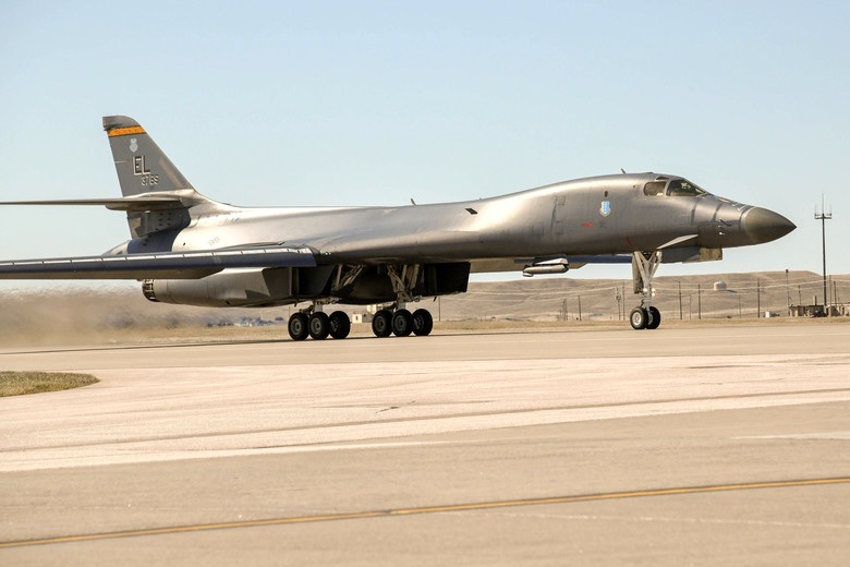 b1b lancer strategic bomber