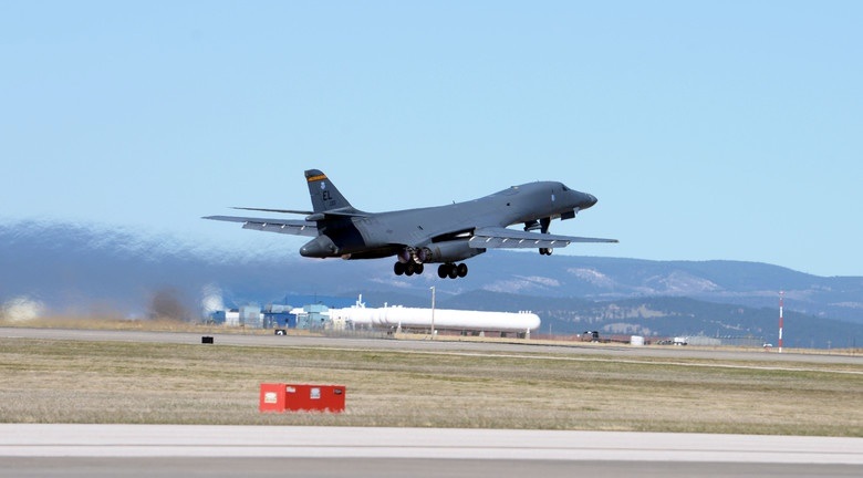 b1b lancer strategic bomber