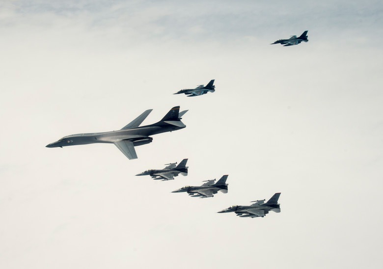 b1b lancer strategic bomber