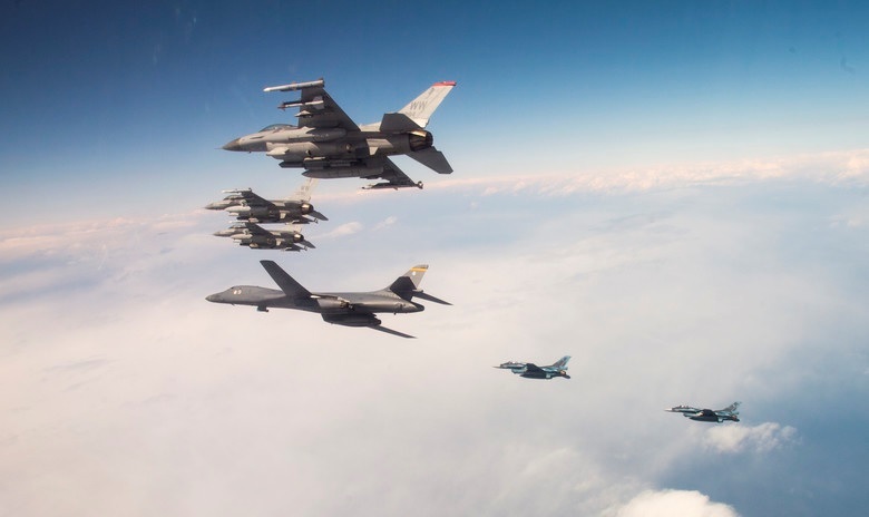 b1b lancer strategic bomber