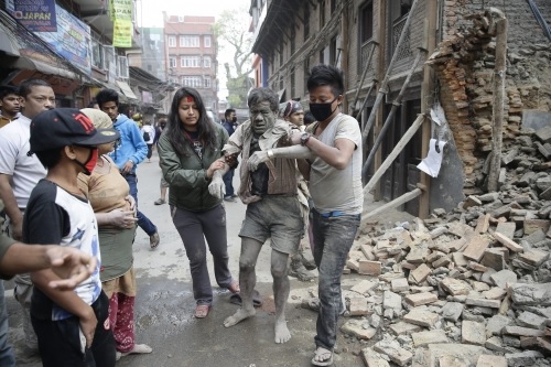 cứu trọ nạn nhân động đất ở népal