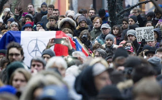 Isis khủng bố ở paris ngày 13-11-2015, place de la républic paris 11 è