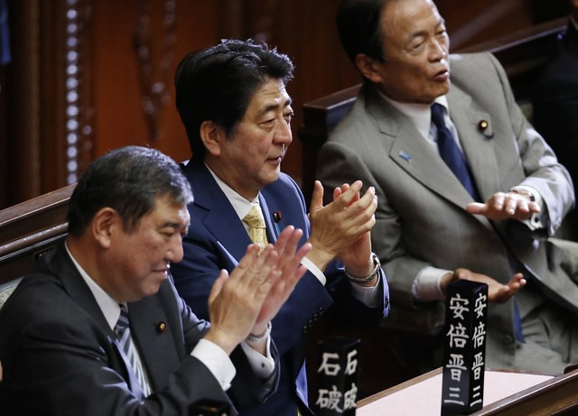 Shinzo Abe, hải quân nhật bản