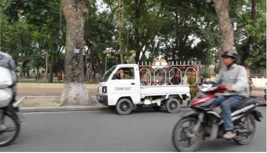 biểu tình ngày 12062011