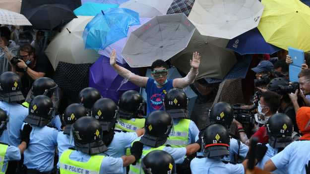 cuộc cách mạng dù, umbrella movement, love peace freedom, hong kong 28sep2014