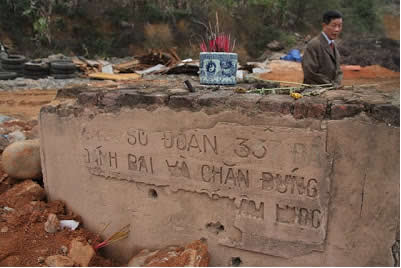 bia mộ quân đội nhân dân việt nam chống quân trung cộng xâm luợc bị phá hư