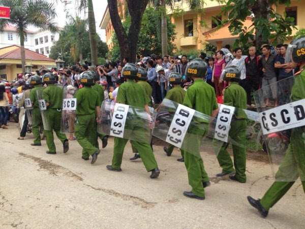 nông dân tam nông phú thọ biểu tình bắt chủ tịch xã