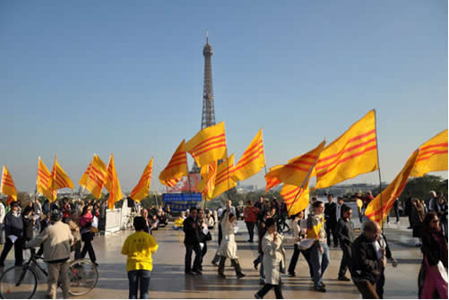 paris sưởi ấm cho việt khang, anh bình